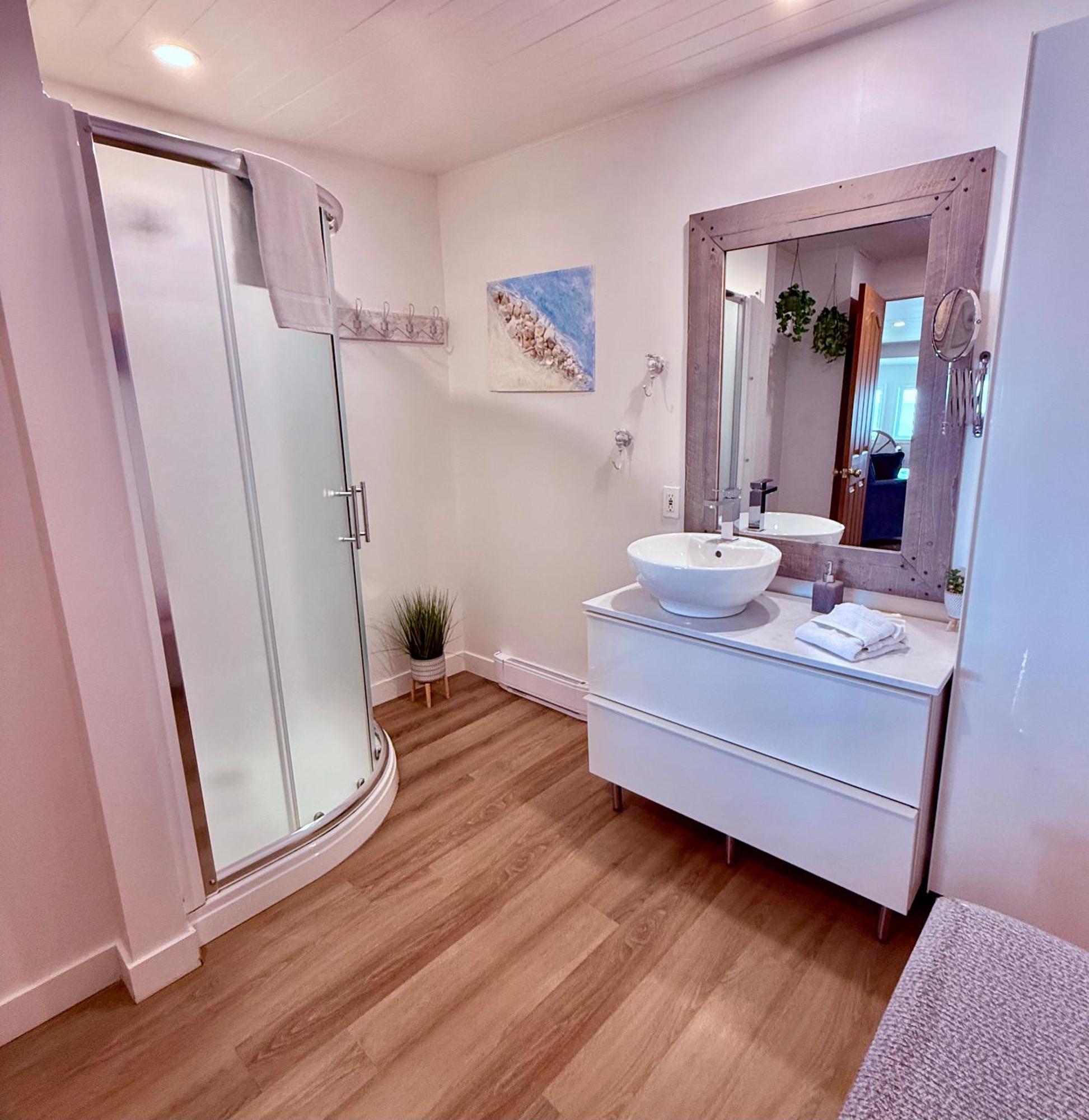 L'Appat Buvette Et Couchette De Sainte-Luce - Appartements De Vacances Modernes, Calmes Et Ressourcant Sur Le Fleuve Extérieur photo